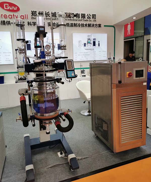 雙層玻璃反應釜比單層的保溫性好？